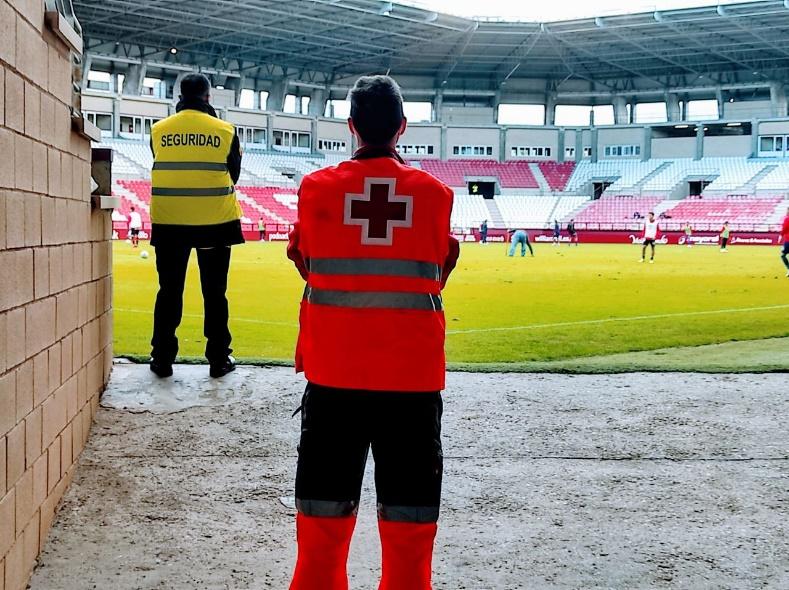 Equipo de Sanitarios en estadio