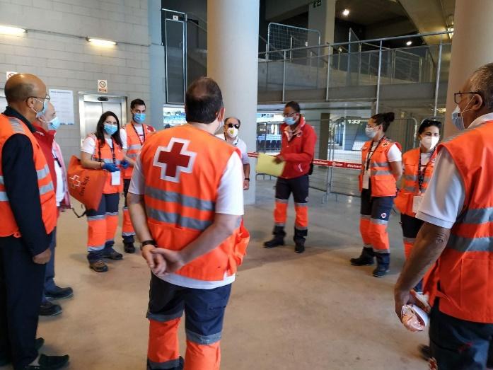 Equipo de Sanitarios en estadio